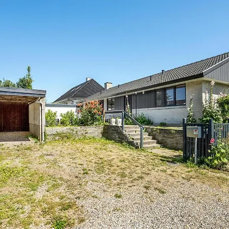 Dom wakacyjny 3 Bedroom Cozy In *