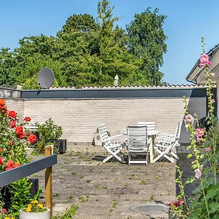 Dom wakacyjny 3 Bedroom Cozy In