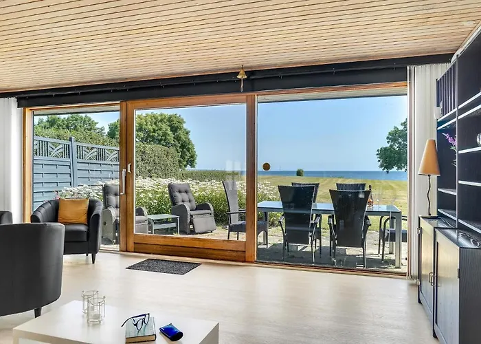 Feriehus 3 Bedroom Cozy In