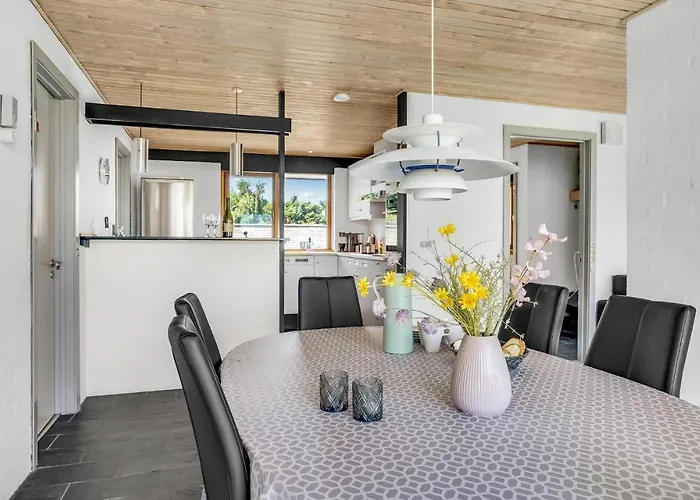 Feriehus 3 Bedroom Cozy In