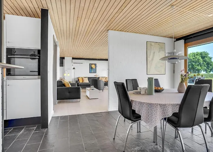 3 Bedroom Cozy In Feriehus Frorup
