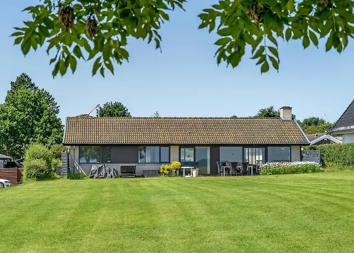 3 Bedroom Cozy In *