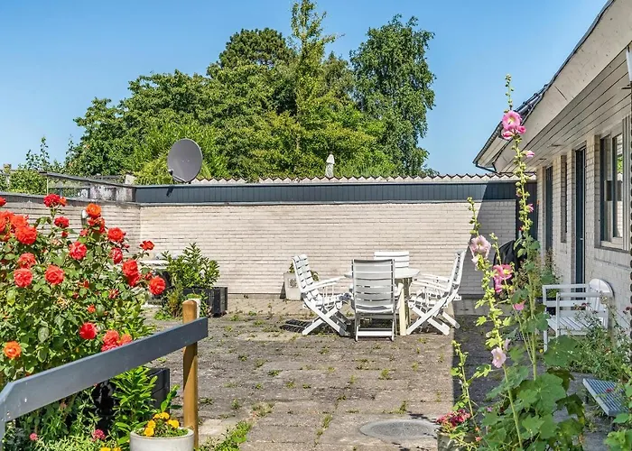 Feriehus 3 Bedroom Cozy In